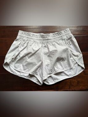 Lululemon Tracker Short V 4" White Size 12